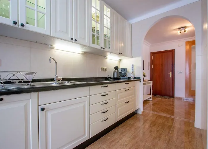 Apto Cerca De La Playa Torrecilla En Nerja, En Almirante Carranza 17 *